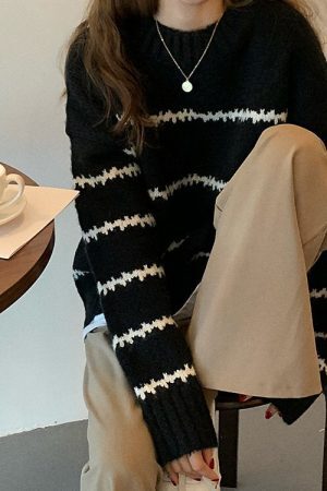 Style Core Aesthetics, New Style Trends - Minimalist Aesthetic Striped Sweater