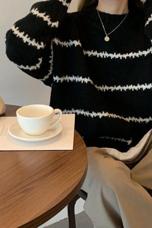 Style Core Aesthetics, New Style Trends - Minimalist Aesthetic Striped Sweater