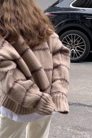 Style Core Aesthetics, New Style Trends - Minimalist Aesthetic Striped Sweater