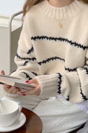 Style Core Aesthetics, New Style Trends - Minimalist Aesthetic Striped Sweater