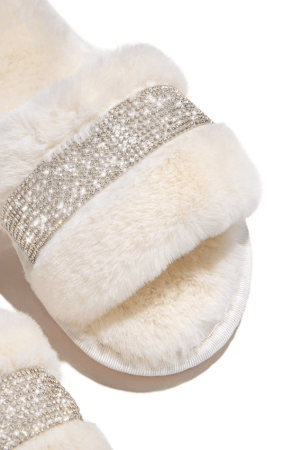 Style Core Aesthetics, New Style Trends - Pantoufles Plates Fluff Strass