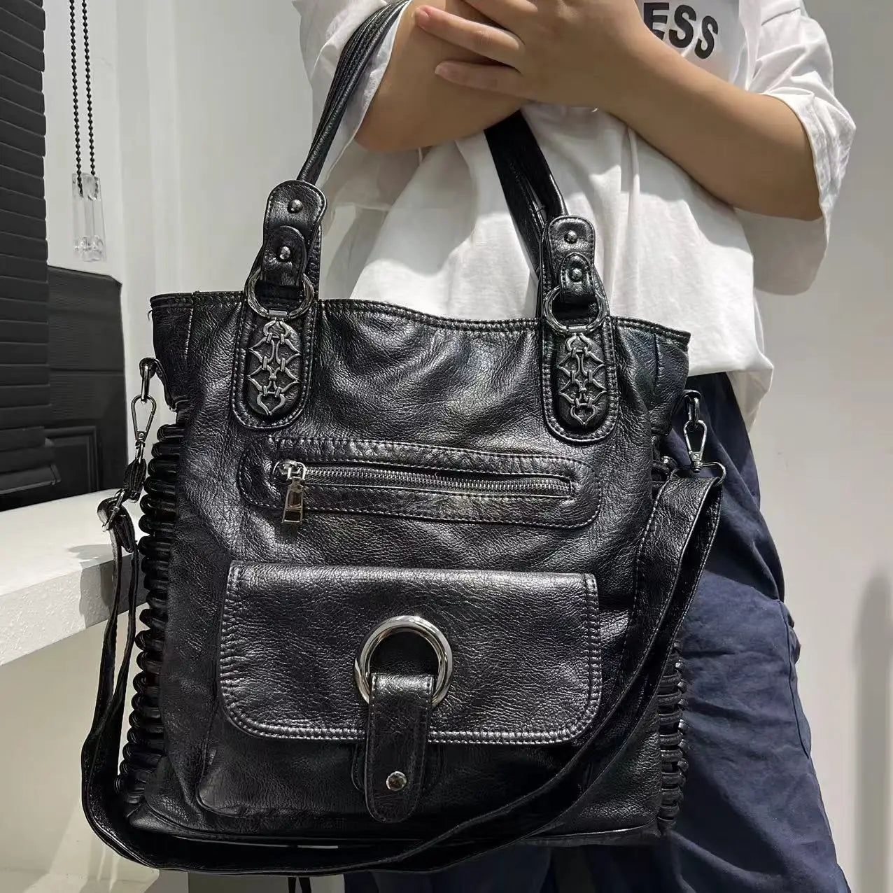 Style Core Aesthetics, New Style Trends - Sac Vintage Noir Y2K à Anneau Style Core Aesthetics, New Style Trends - Sac Vintage Noir Y2K à Anneau