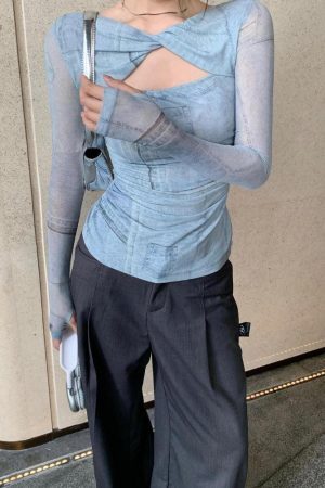 Style Core Aesthetics, New Style Trends - Sky Cut Out Ruched Top