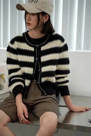 Style Core Aesthetics, New Style Trends - Striped Button Up Cardigan