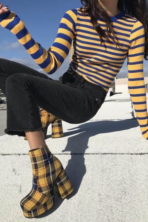 Style Core Aesthetics, New Style Trends - Striped Ribbed Sweater