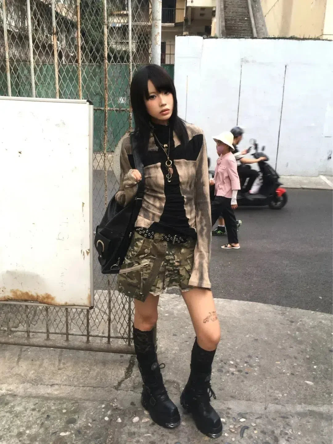 Style Core Aesthetics, New Style Trends - Top Côtelé Y2K Grunge Croix Frontale Style Core Aesthetics, New Style Trends - Top Côtelé Y2K Grunge Croix Frontale