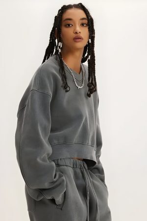Style Core Aesthetics, New Style Trends - V-Neck Drop Shoulder Cropped Sweatshirt