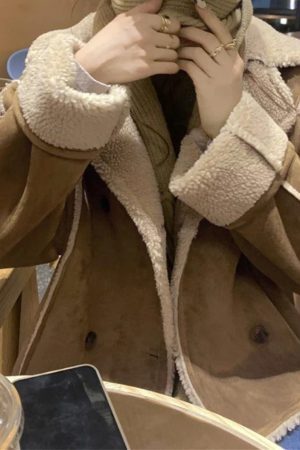 Style Core Aesthetics, New Style Trends - Vintage Brown Lambswool Splice Short Jacket