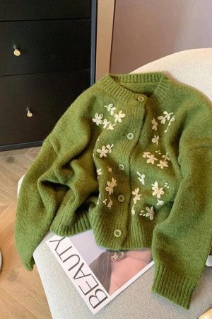 Style Core Aesthetics, New Style Trends - Vintage Daisy Embroidered Knitted Cardigan