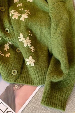 Style Core Aesthetics, New Style Trends - Vintage Daisy Embroidered Knitted Cardigan