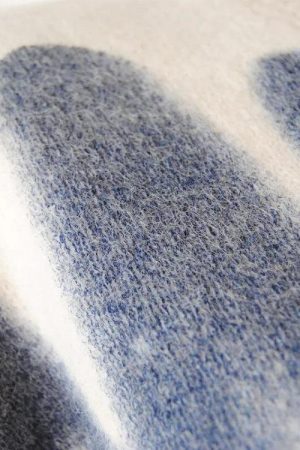 Style Core Aesthetics, New Style Trends - Wavy Line Design Knitted Sweater