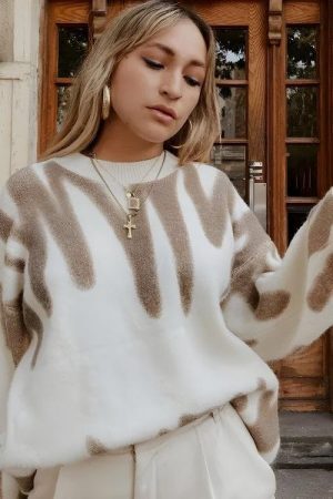 Style Core Aesthetics, New Style Trends - Wavy Line Design Knitted Sweater