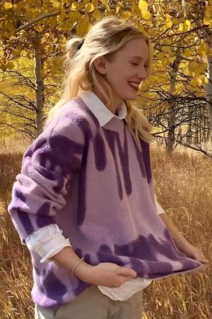 Style Core Aesthetics, New Style Trends - Wavy Line Design Knitted Sweater