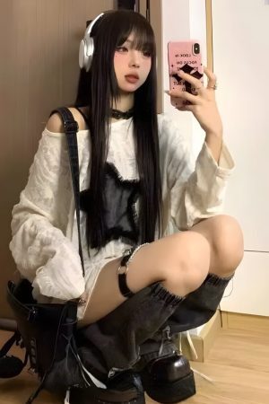 Style Core Aesthetics, New Style Trends - Y2K Grunge Star Distressed Sweater