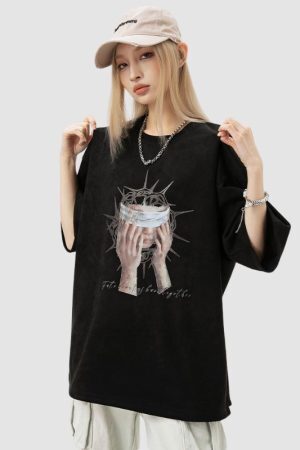 Style Core Aesthetics, New Style Trends Blindfold Pattern Printed Suede Tee