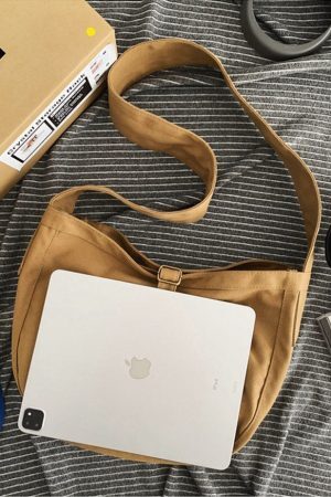 Style Core Aesthetics, New Style Trends Oluolin Vintage Letter Print Buckle Messenger Bag