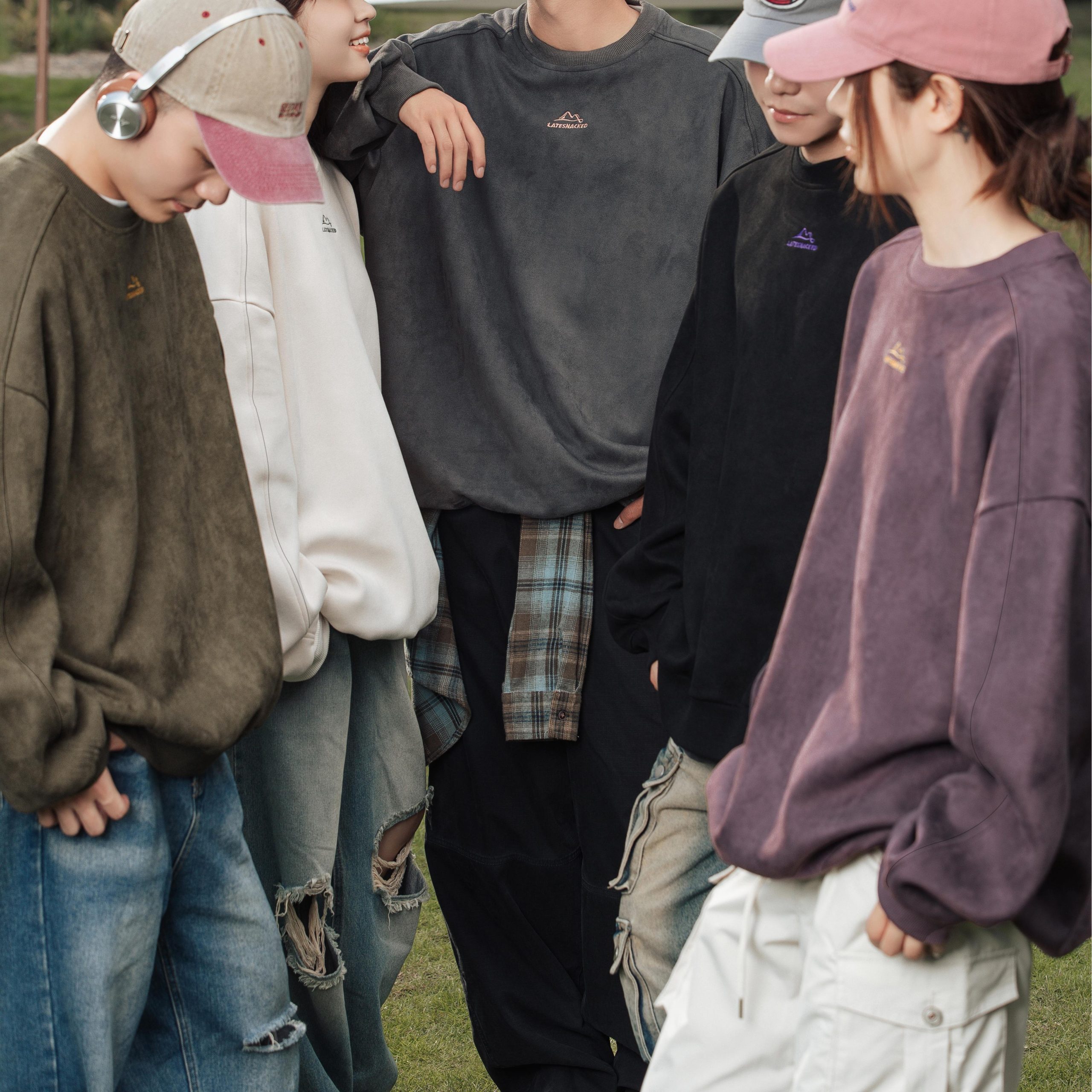 Style Core Aesthetics, New Style Trends Vintage Mountain Logo Fleece Sweatshirt Style Core Aesthetics, New Style Trends Vintage Mountain Logo Fleece Sweatshirt