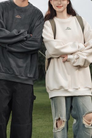 Style Core Aesthetics, New Style Trends Vintage Mountain Logo Fleece Sweatshirt