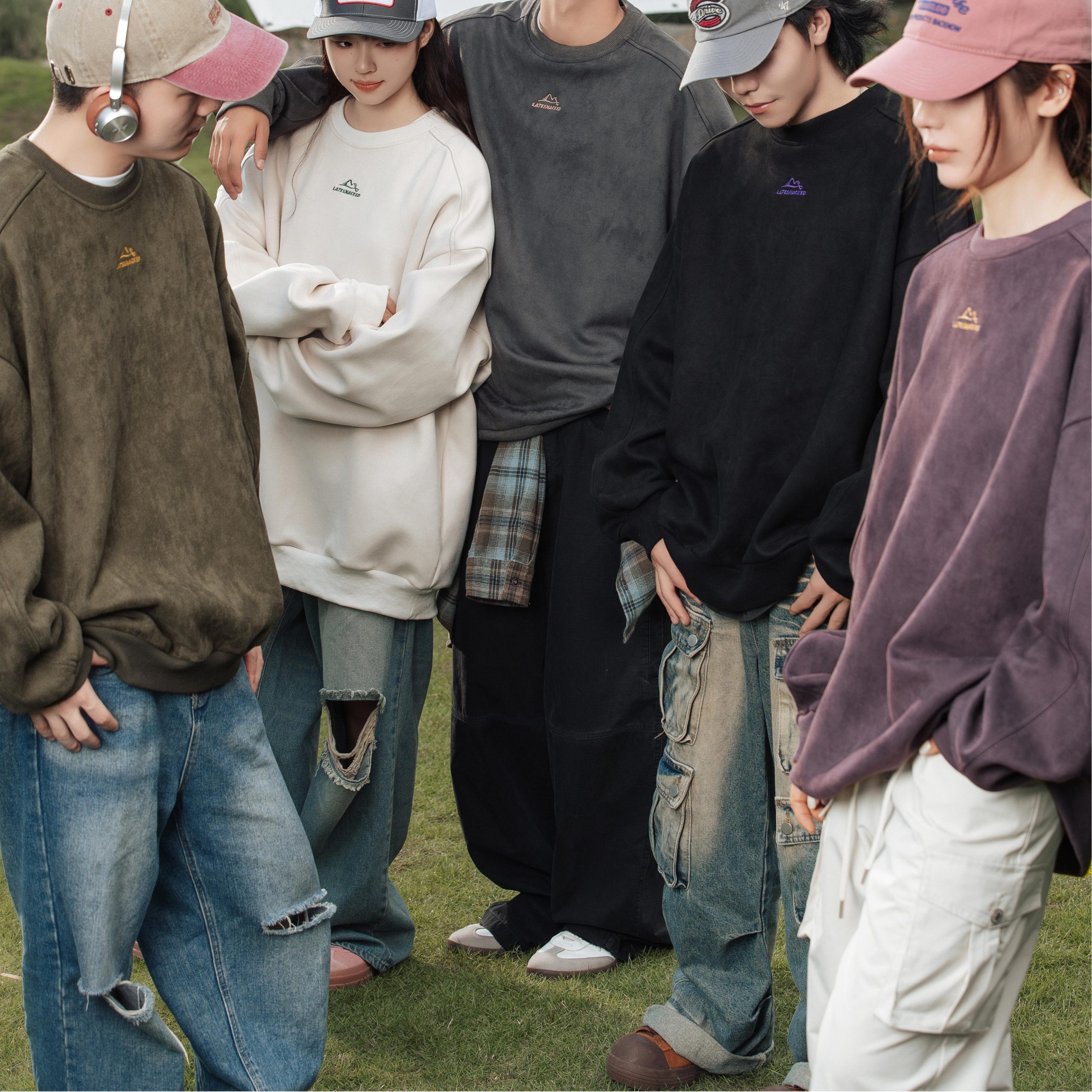 Style Core Aesthetics, New Style Trends Vintage Mountain Logo Fleece Sweatshirt Style Core Aesthetics, New Style Trends Vintage Mountain Logo Fleece Sweatshirt