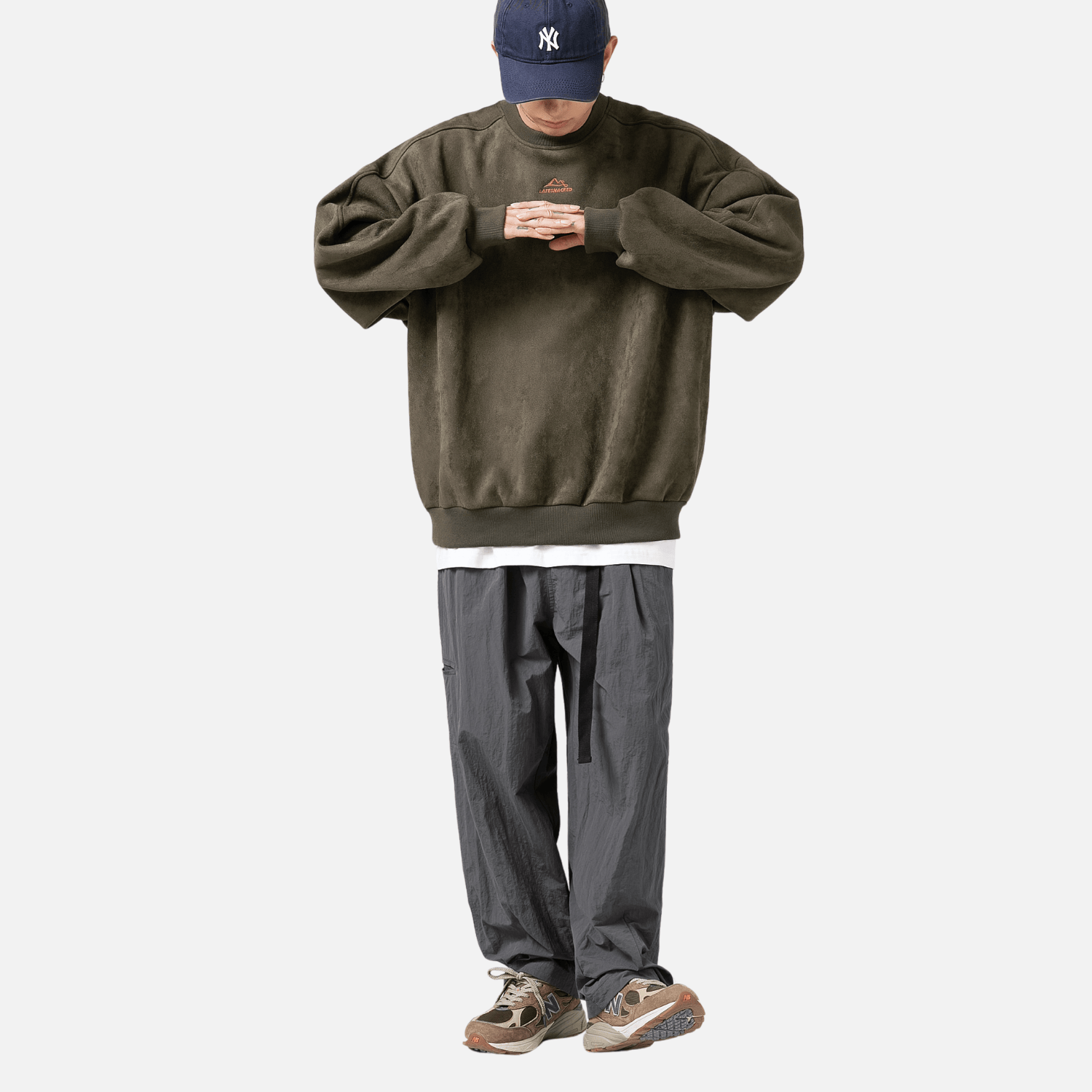 Style Core Aesthetics, New Style Trends Vintage Mountain Logo Fleece Sweatshirt Style Core Aesthetics, New Style Trends Vintage Mountain Logo Fleece Sweatshirt