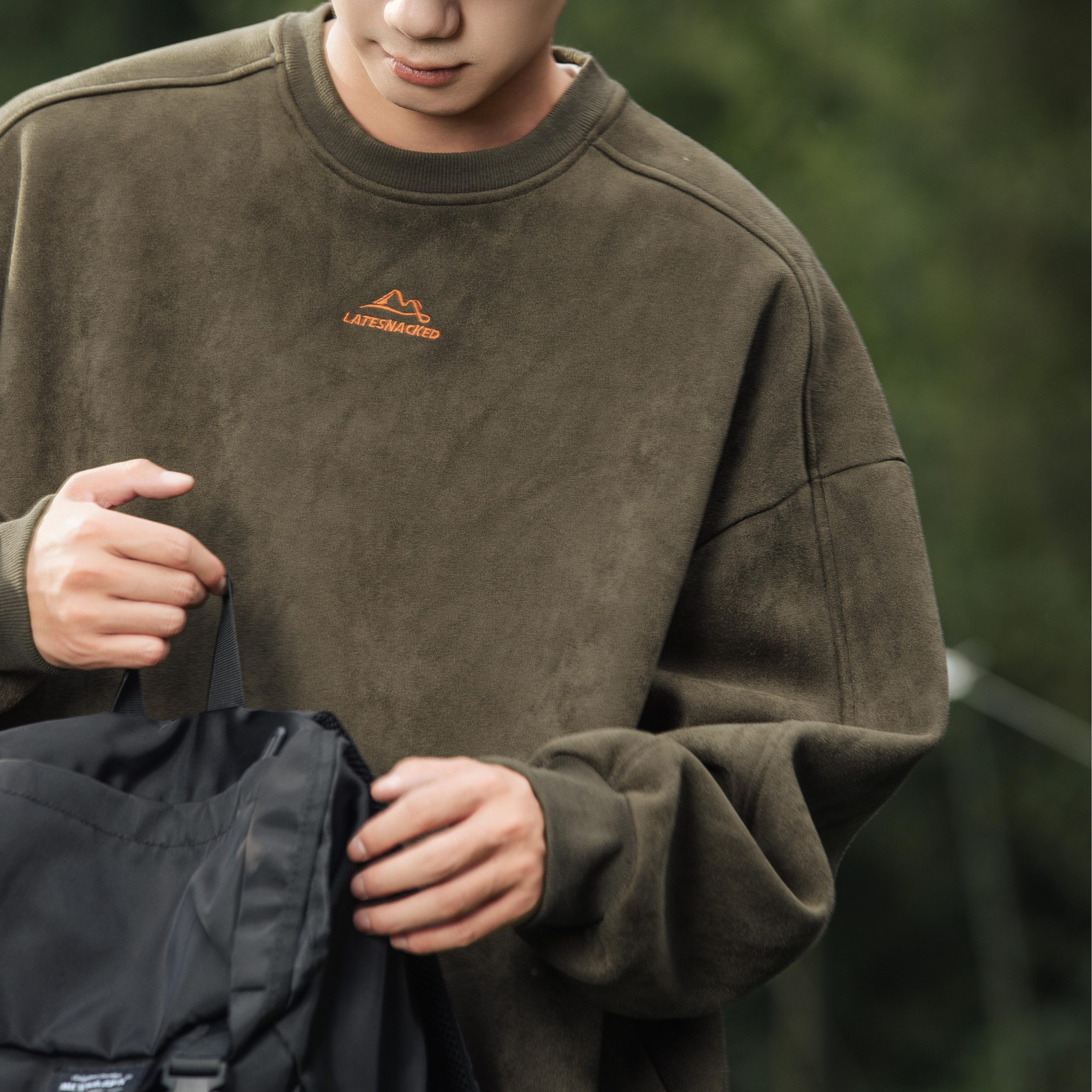 Style Core Aesthetics, New Style Trends Vintage Mountain Logo Fleece Sweatshirt Style Core Aesthetics, New Style Trends Vintage Mountain Logo Fleece Sweatshirt